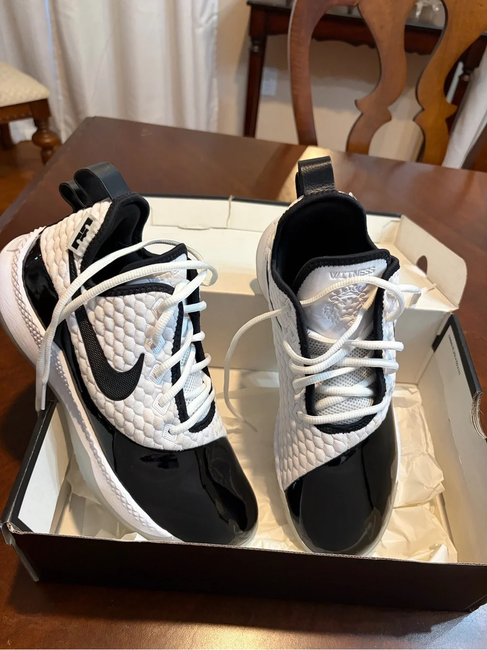 Nike Black and White Men's Low-Top Sneakers